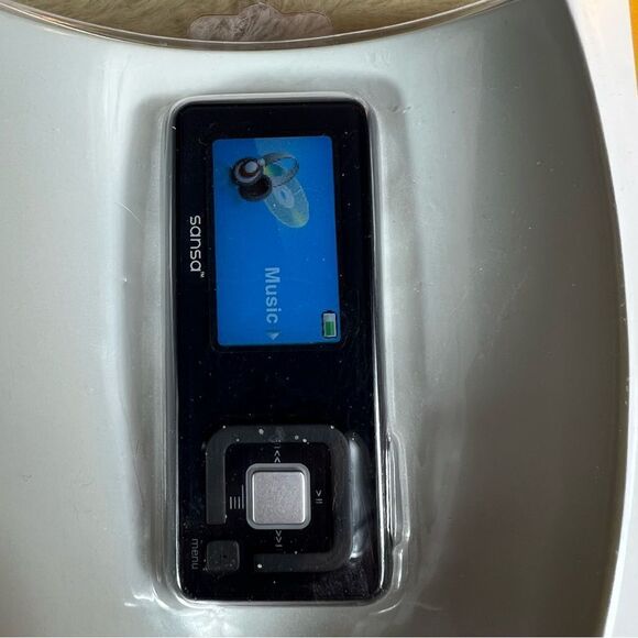 SanDisk Sansa C250 Express 2.0 MP3 Player Holds Up To 1000 Songs - Picture 4 of 7